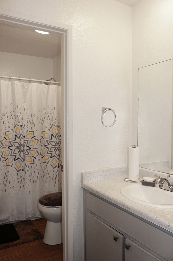 This 2 bed 1 bath 4 photo can be viewed in person at the Casa Del Sol Apartments, so make a reservation and stop in today.